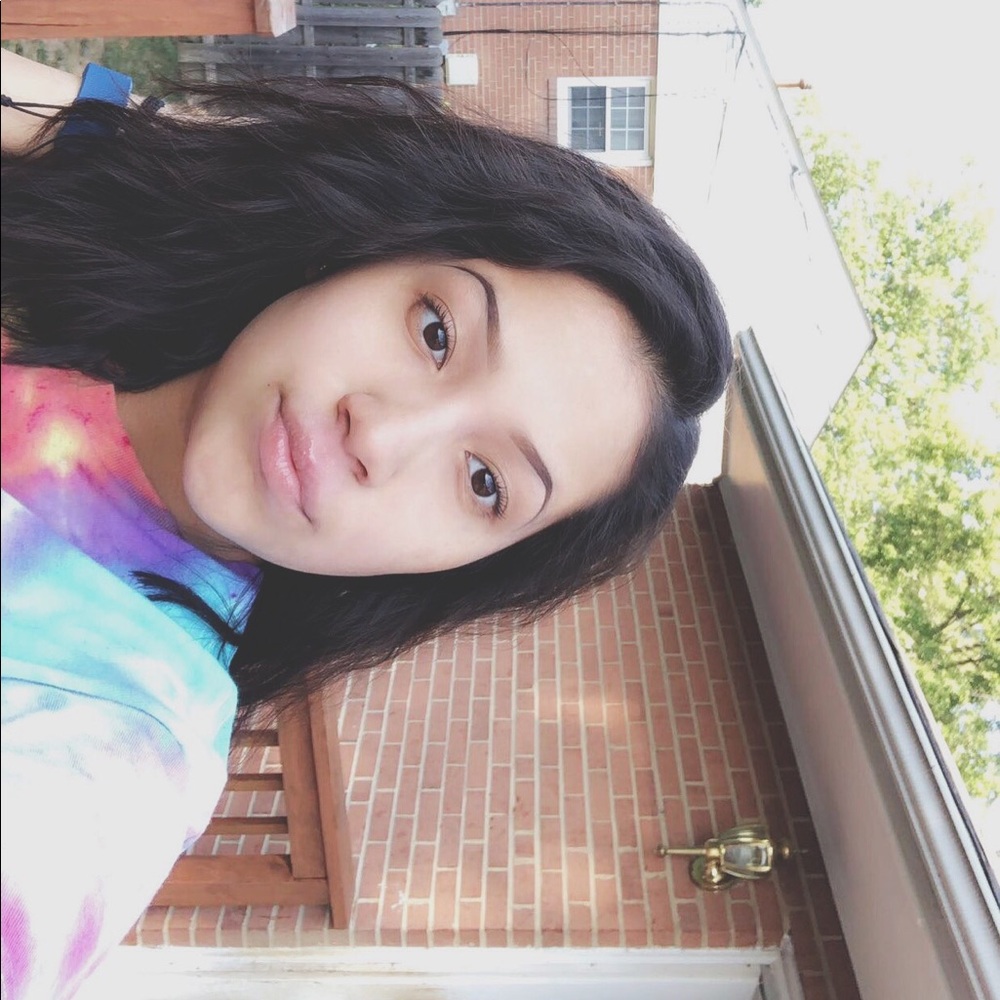 Meet your Posher, Laura